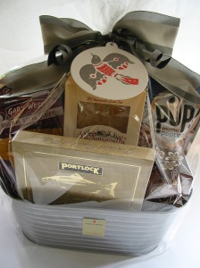 bumbleBdesign's Pacific NW Holiday Basket